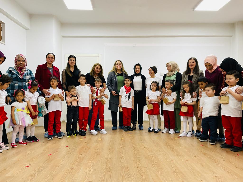 Kaymakamımız Sayın Saliha KARATAŞ'ın Katılımlarıyla Saide Alp Anaokulunda Anneler Günü Etkinliği Düzenlendi