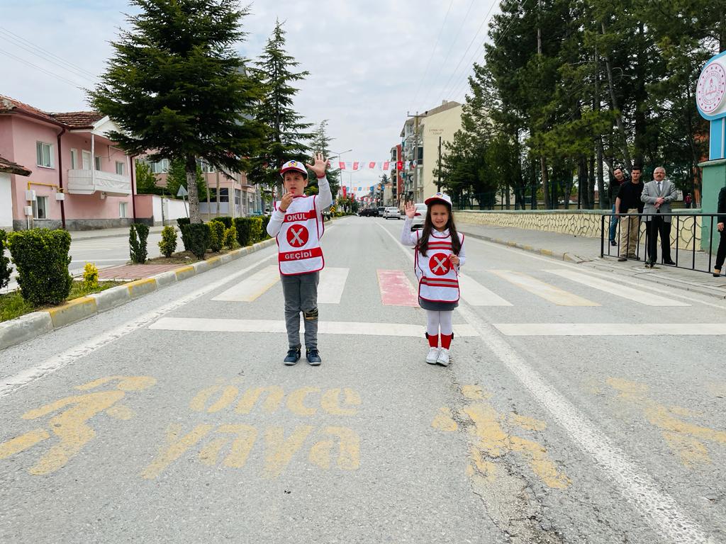 Kaymakamımız Sayın Saliha KARATAŞ 'ın Katılımlarıyla  “Karayolu Trafik Güvenliği Günü”  ve “Karayolu Trafik Haftası” Etkinliği Düzenlendi